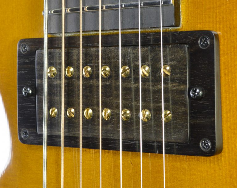 Similar A Una Guitarra Pero De 12 Cuerdas